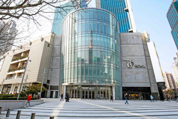 Situé à Shanghai, le Plaza 66 comprend deux batiment et un centre commercial réparti sur cinq niveaux et s’étendant sur 4 600 m²